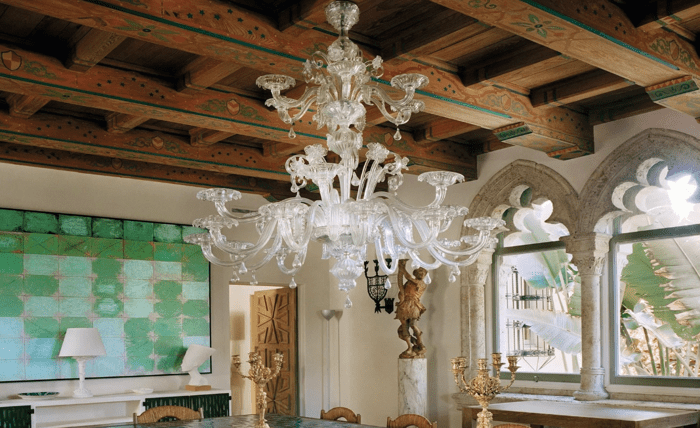 Decorating With History: How a Murano Chandelier Elevates Your Space Screenshot 4