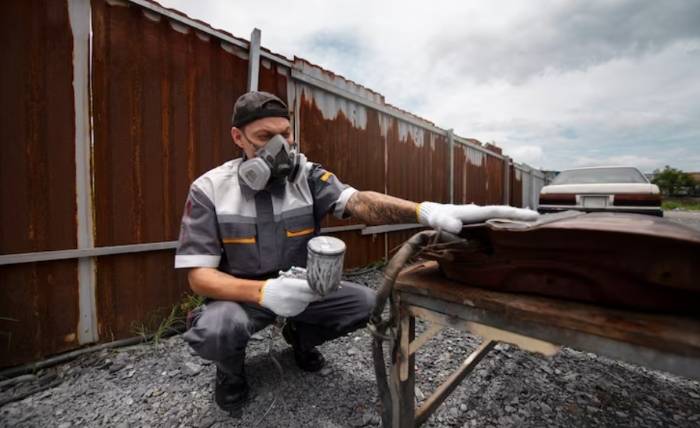 Gutter Cleaning vs Gutter Replacement: Which Do You Need? Gutter Cleaning vs Gutter