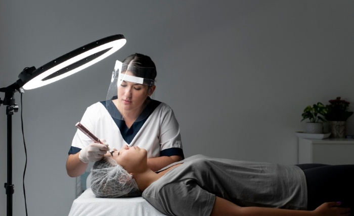Red Light Therapy: Benefits, Uses, Science, and Everything You Need to Know red light therapy benefits uses science